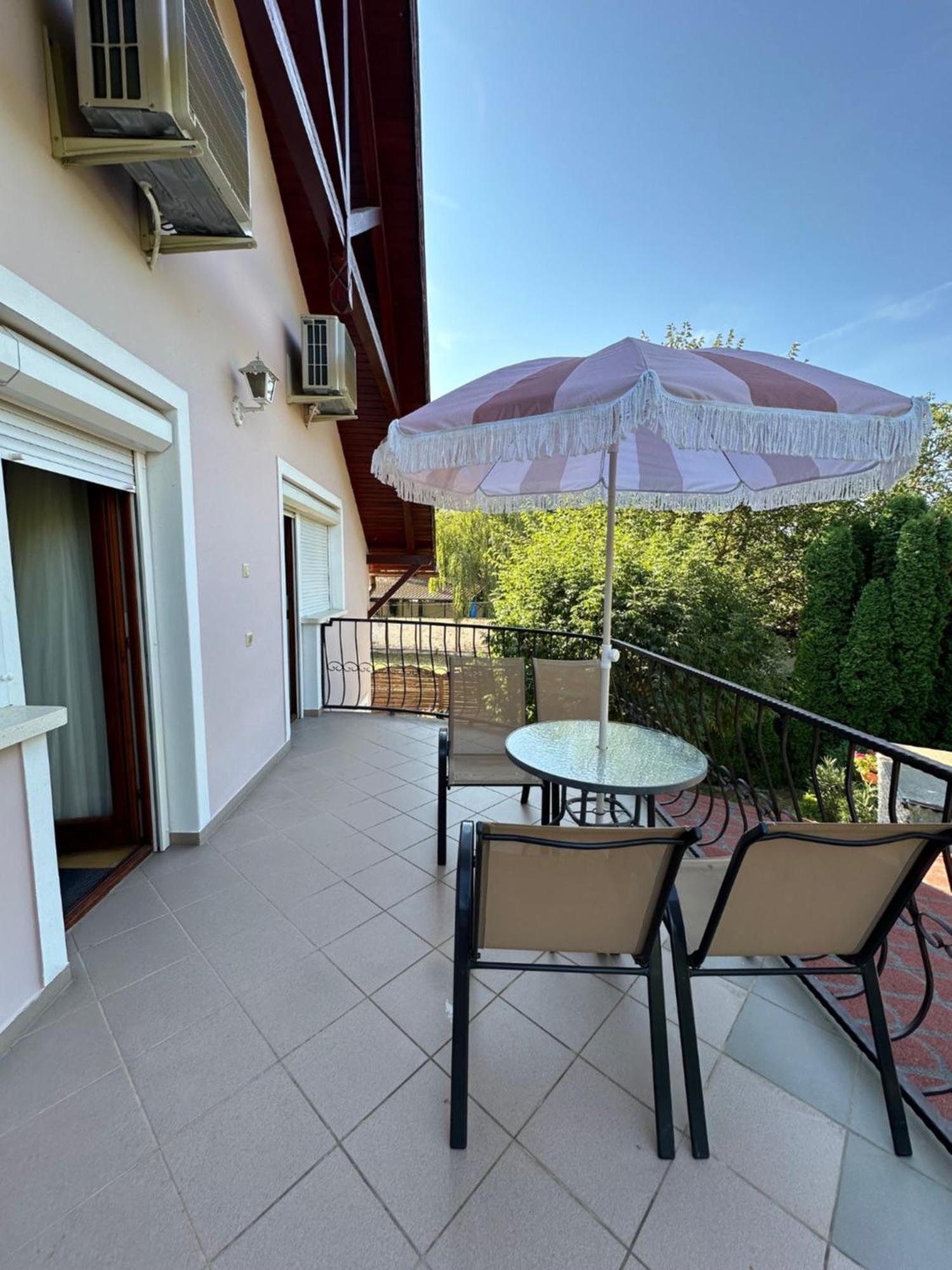 Do-Ti Apartmanhaz Balatonlelle Exteriör bild